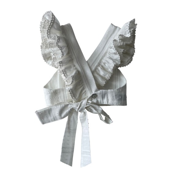 Top court en broderie anglaise au fil argent?