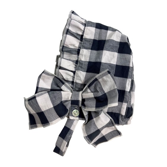 Black and white check bonnet Black and white check bonnet