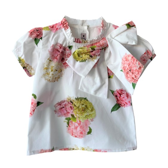 Blusa hortênsias com laçada no pescoço Blusa hortênsias com laçada no pescoço