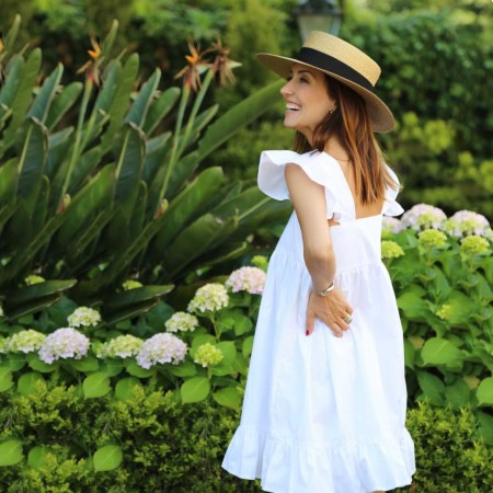 Vestido branco com folhos - mulher Vestido branco com folhos - mulher