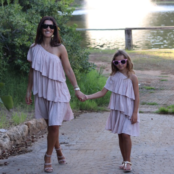 Robe assymtrique beige et dor