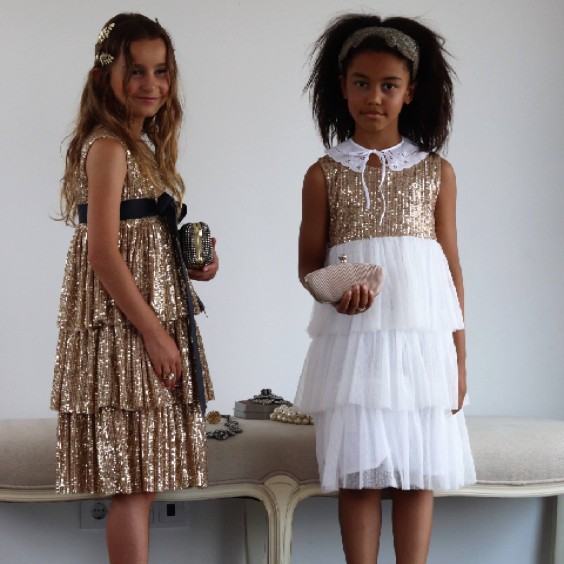 Vestido lantejoulas douradas com tule branco