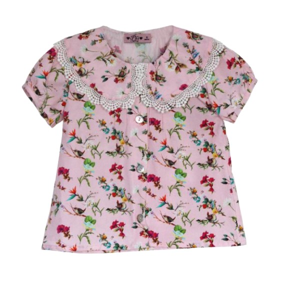 Blusa rosa com flores com renda