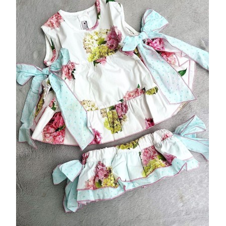 T�nica hort�nsias com la�os azuis