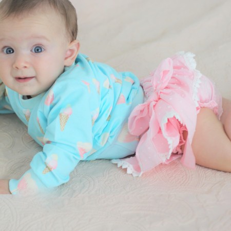 Pink plumeti bloomer