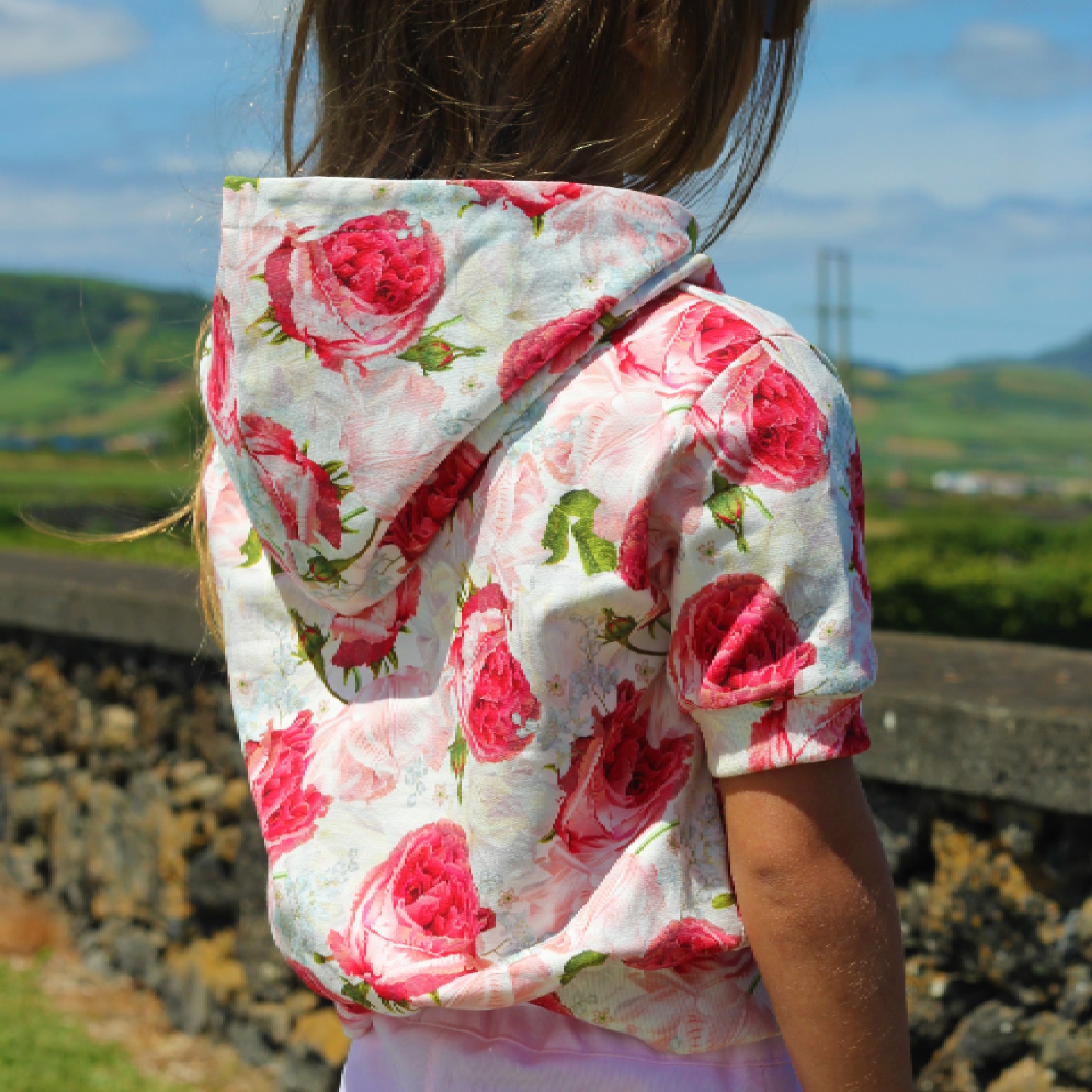 Sweat à capuche pivoines