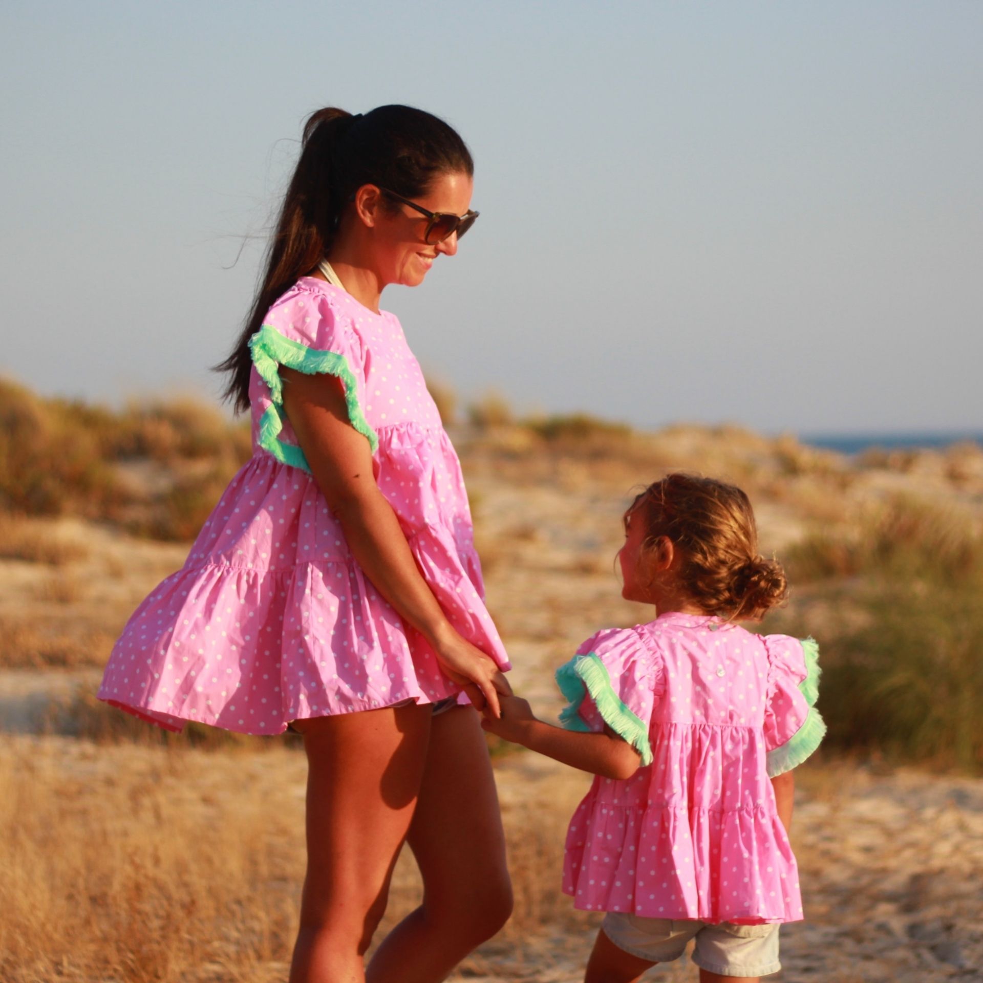 Tunica rosa bolas franja verde