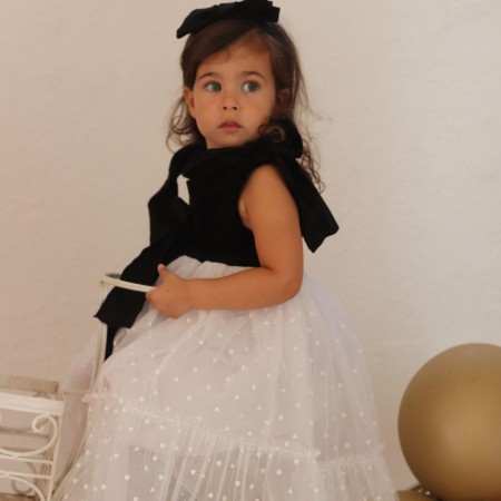 Vestido veludo preto com tule branco Vestido veludo preto com tule branco