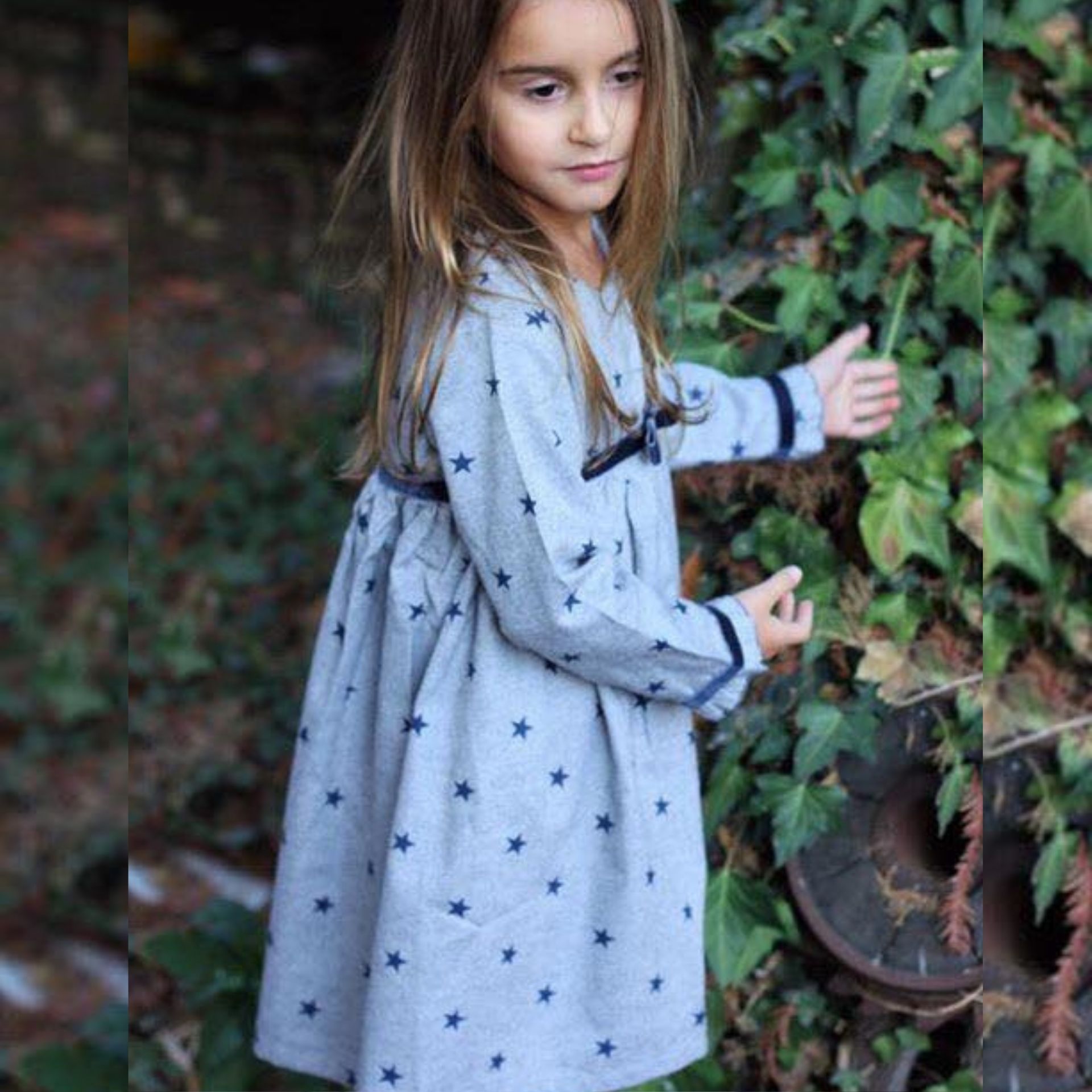 Vestido Cinzento com estrelas azuis