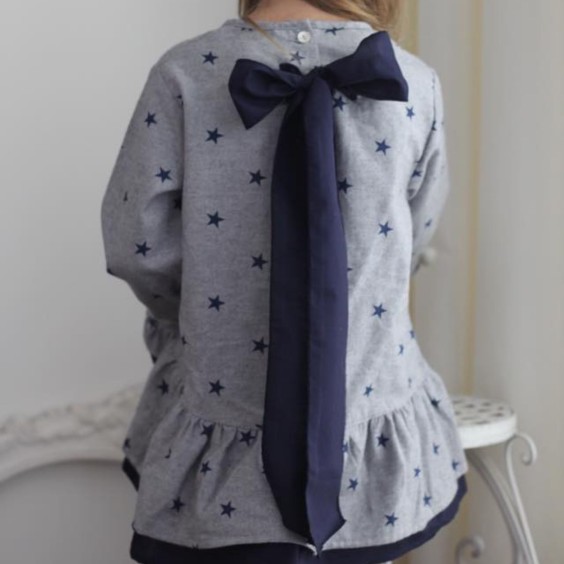 Tunique noeud grise avec toiles bleues