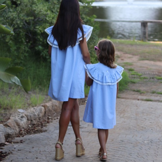 Vestido oxford azul e renda de tule  - mulher