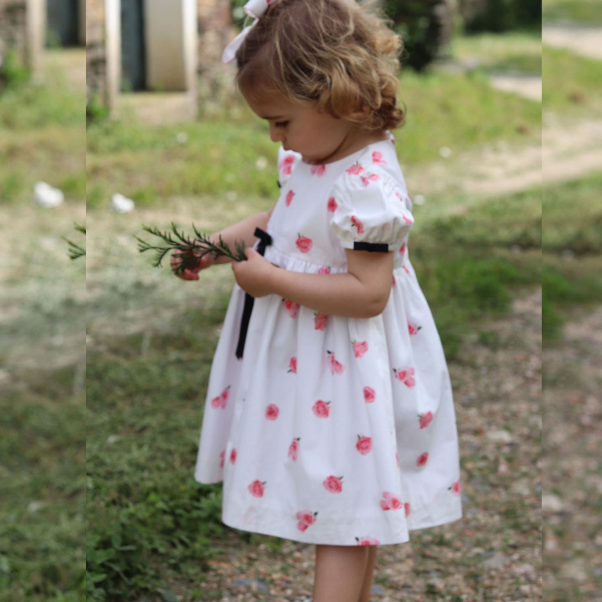Vestido Clássico Rosas Cor de Rosa