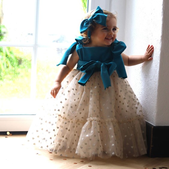 Robe en velours bleu avec tulle