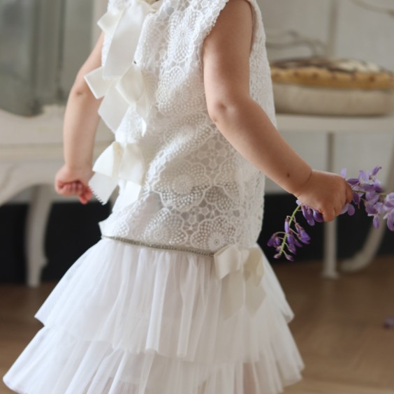 Saia de renda e tule branca com laos e strass