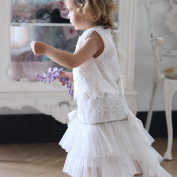 Saia de renda e tule branca com laos e strass