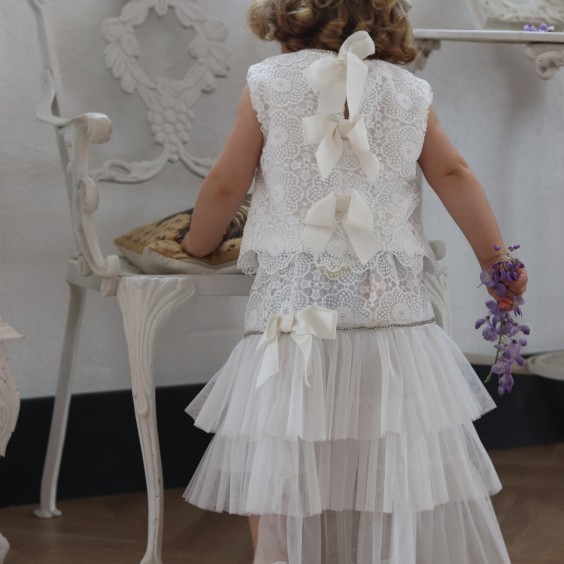 Saia de renda e tule branca com laos e strass