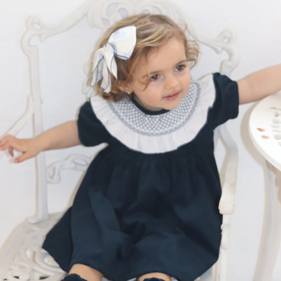 Robe bleue en velours c�tel� � col smock�