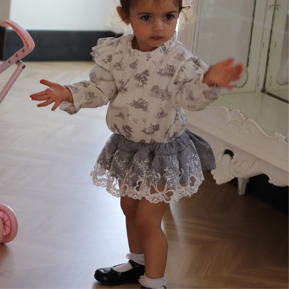 Tapa fraldas malha cinzenta com tule