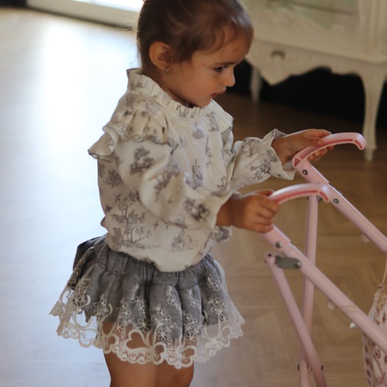 Tapa fraldas malha cinzenta com tule