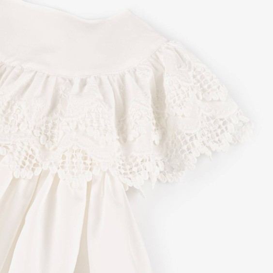 Blouse écru avec dentelle