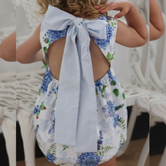 Fofo glicinias com laço azul