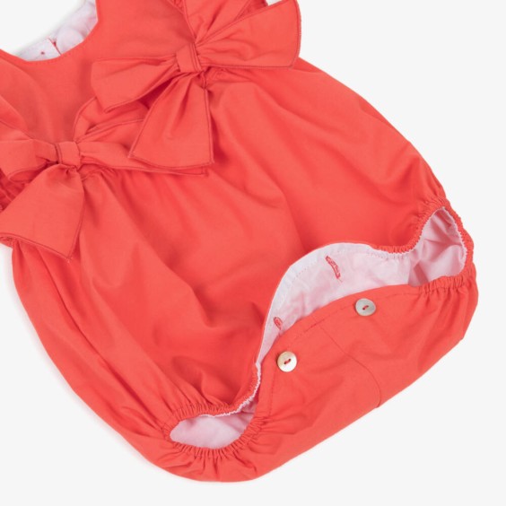 Fofo laranja com pregas