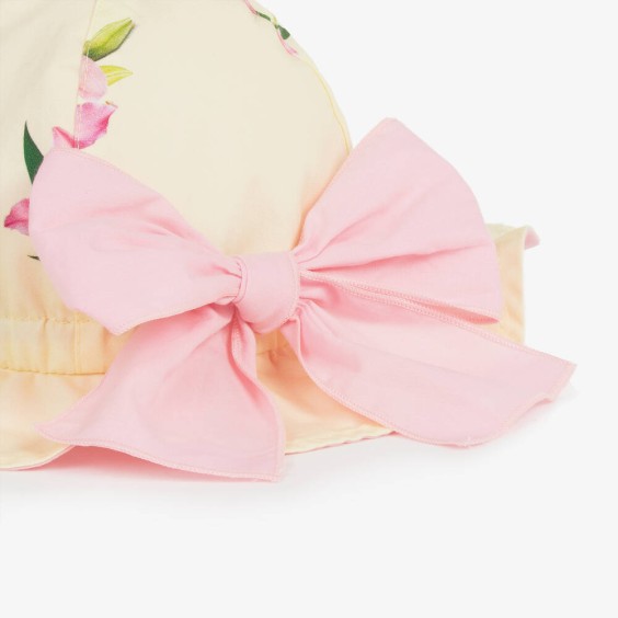 Lily hat