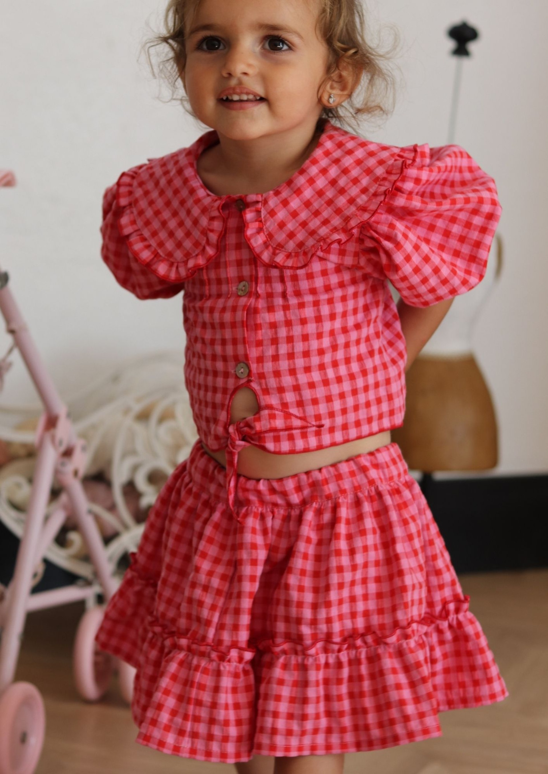 Saia vichy rosa e vermelha