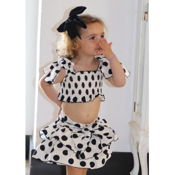 Elastic top with black dots