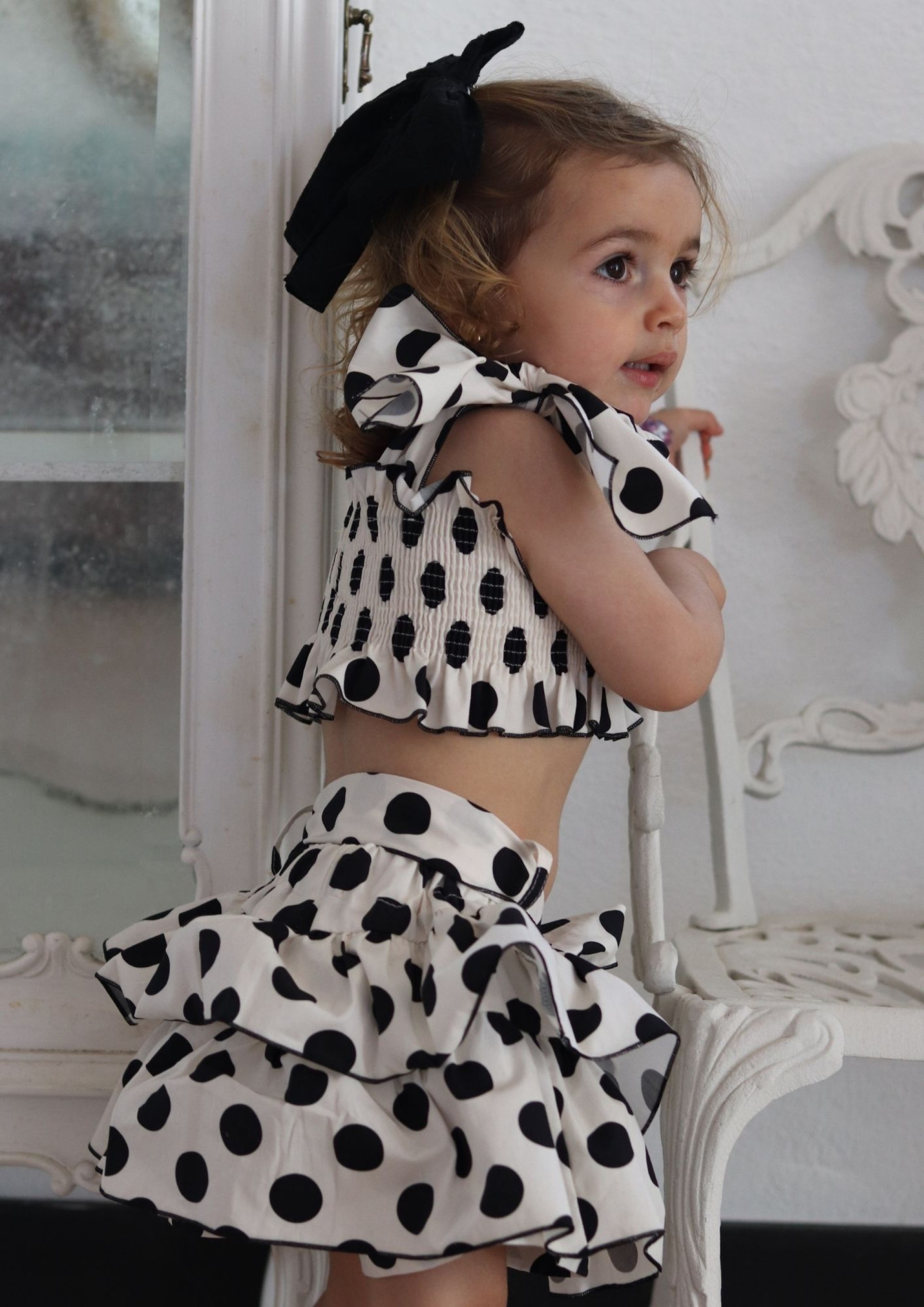 Haut élastique avec boules noires