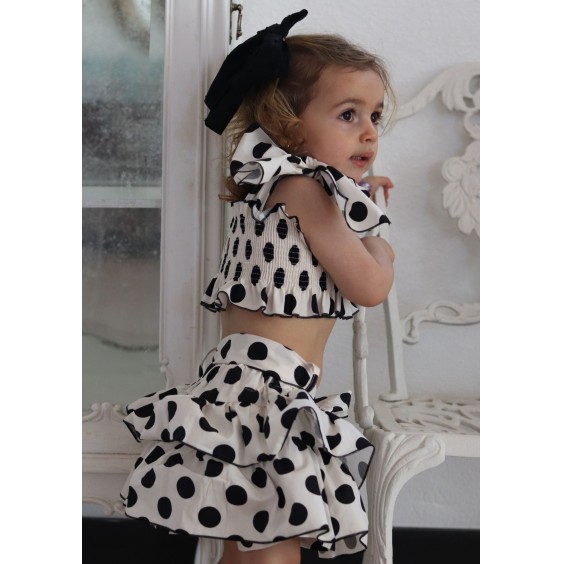 Elastic top with black dots