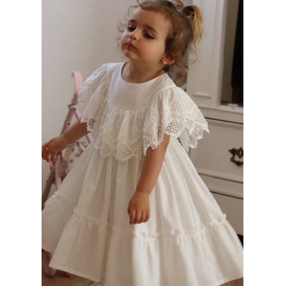 Vestido cru com renda