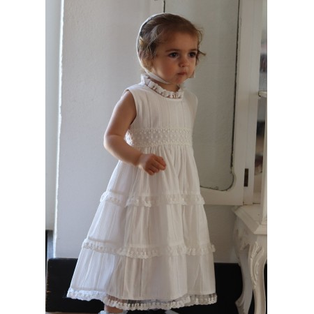 Vestido de algodo bordado com tule