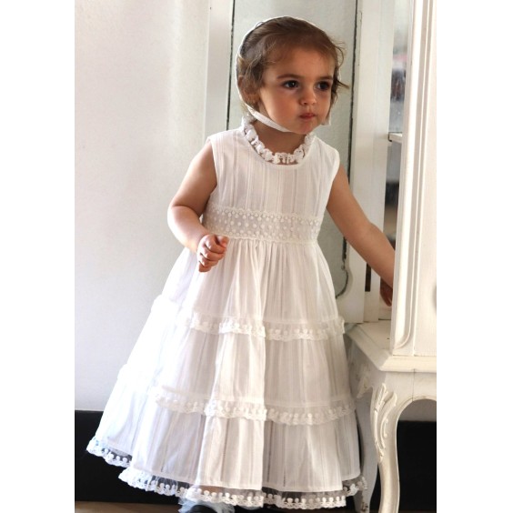 Vestido de algodo bordado com tule