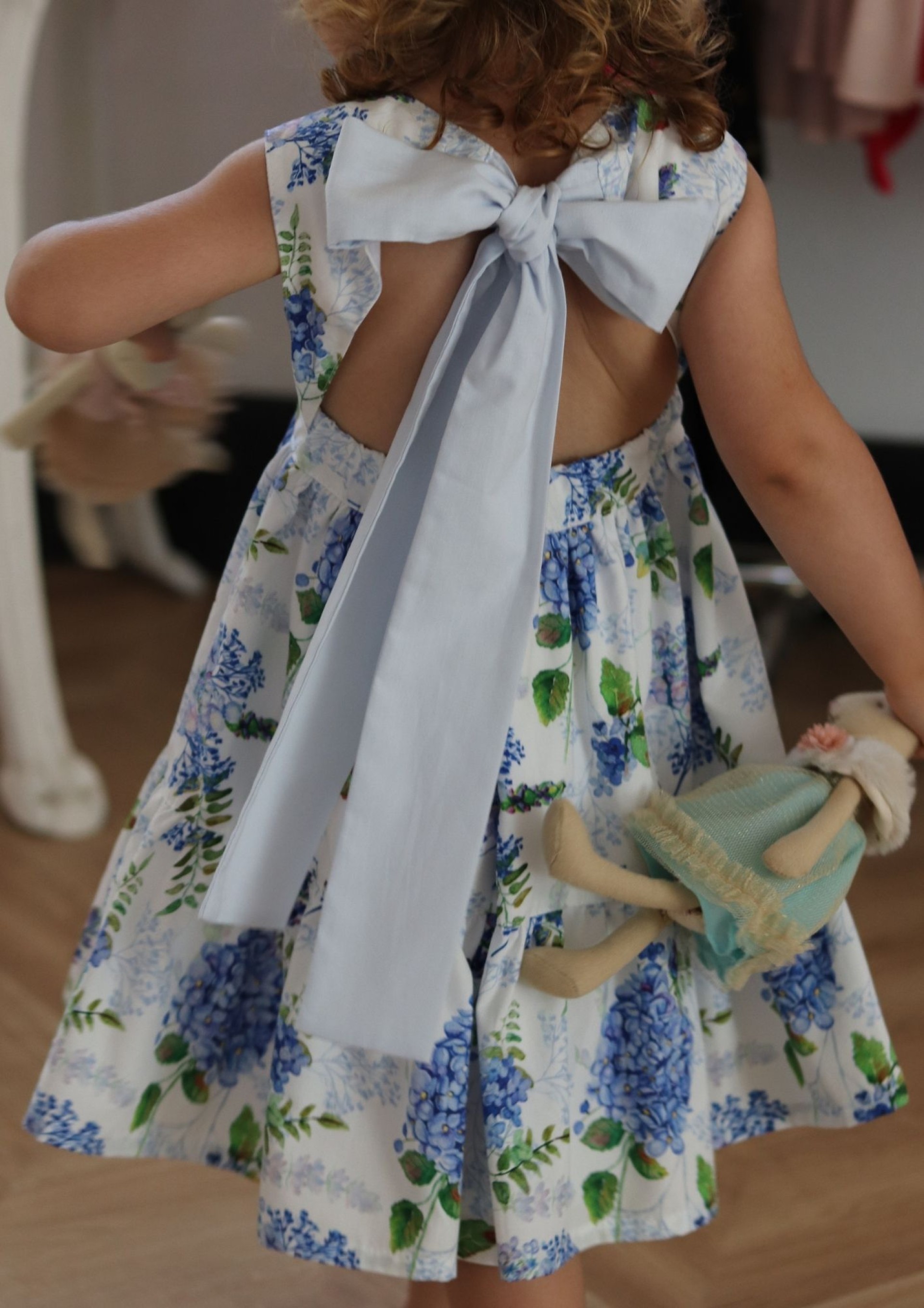 Vestido glicínias laço atrás