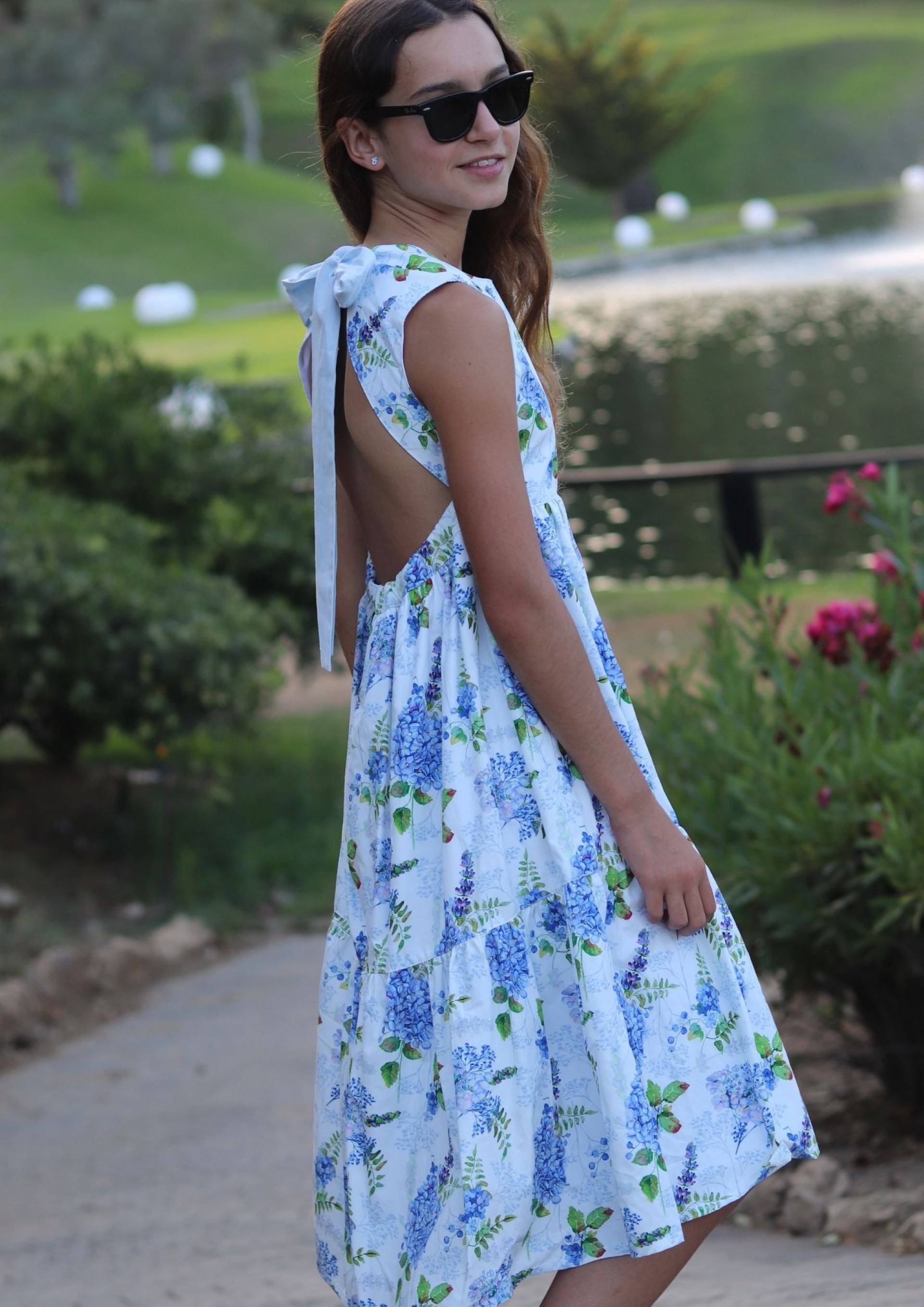 Vestido glicínias laço atrás