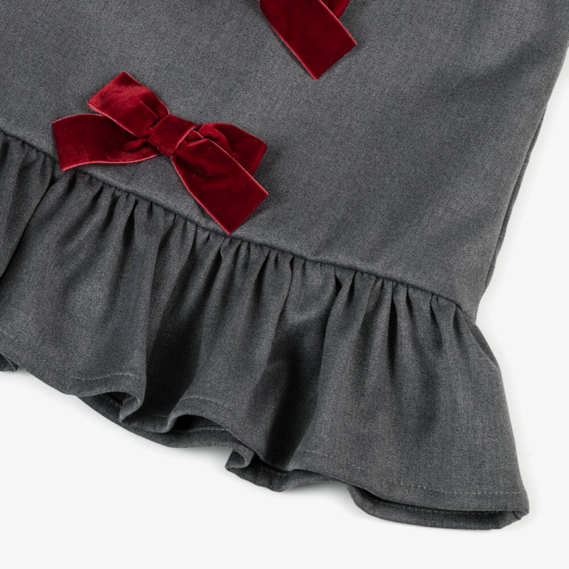 Vestido cinza com laços