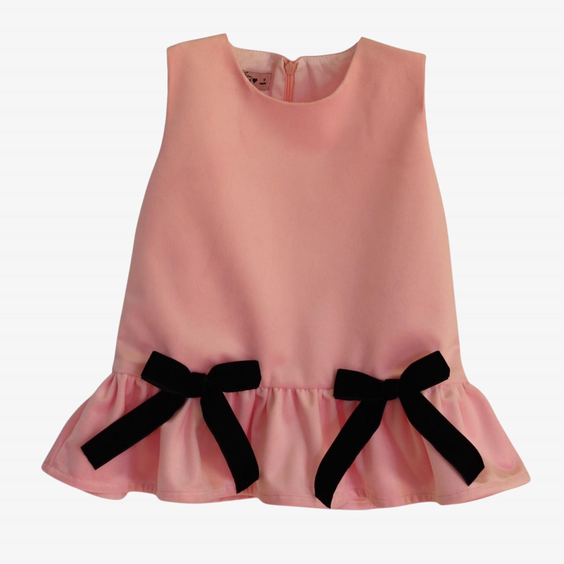 Robe rose avec des nœuds