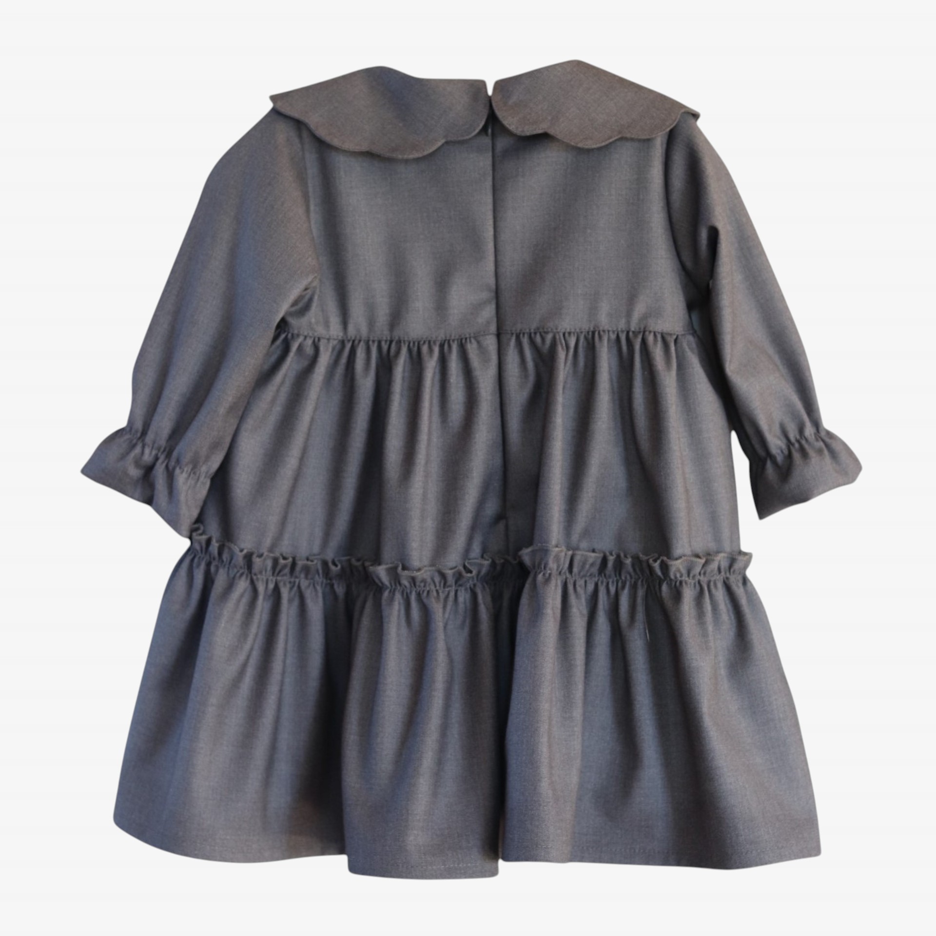 Vestido cinza com gola