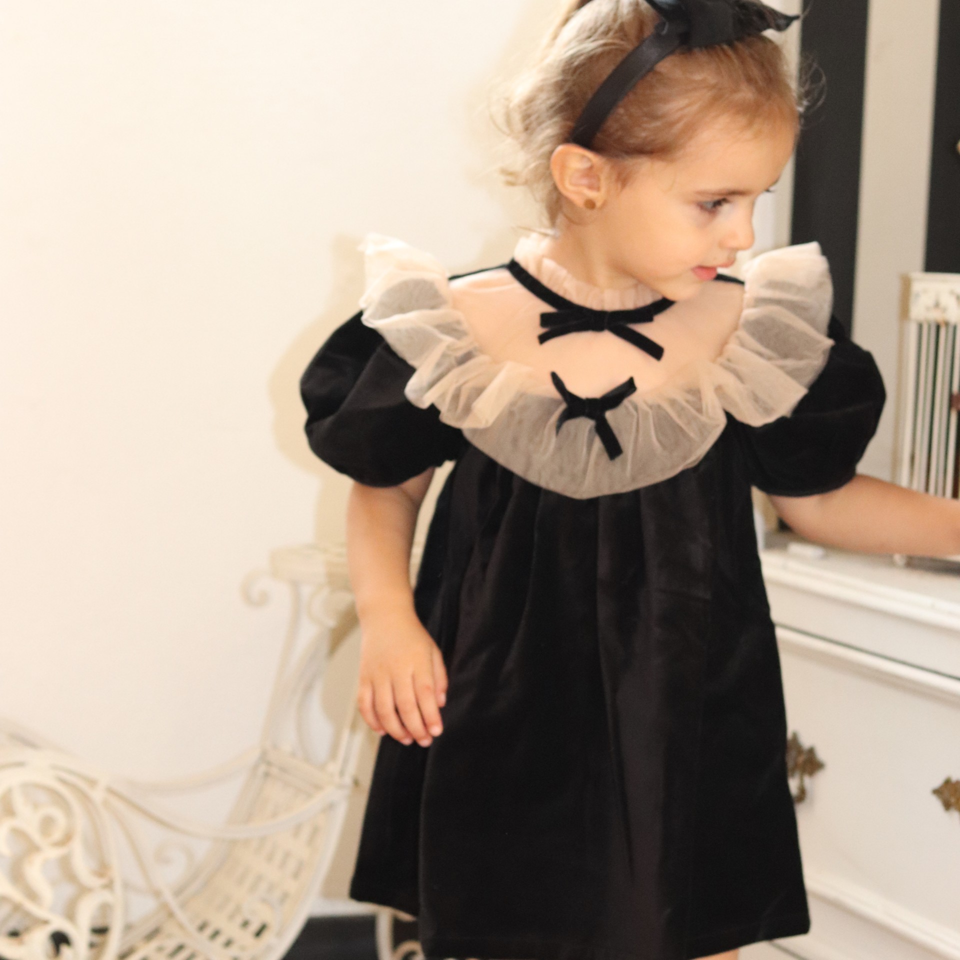 Robe en velours noir avec tulle