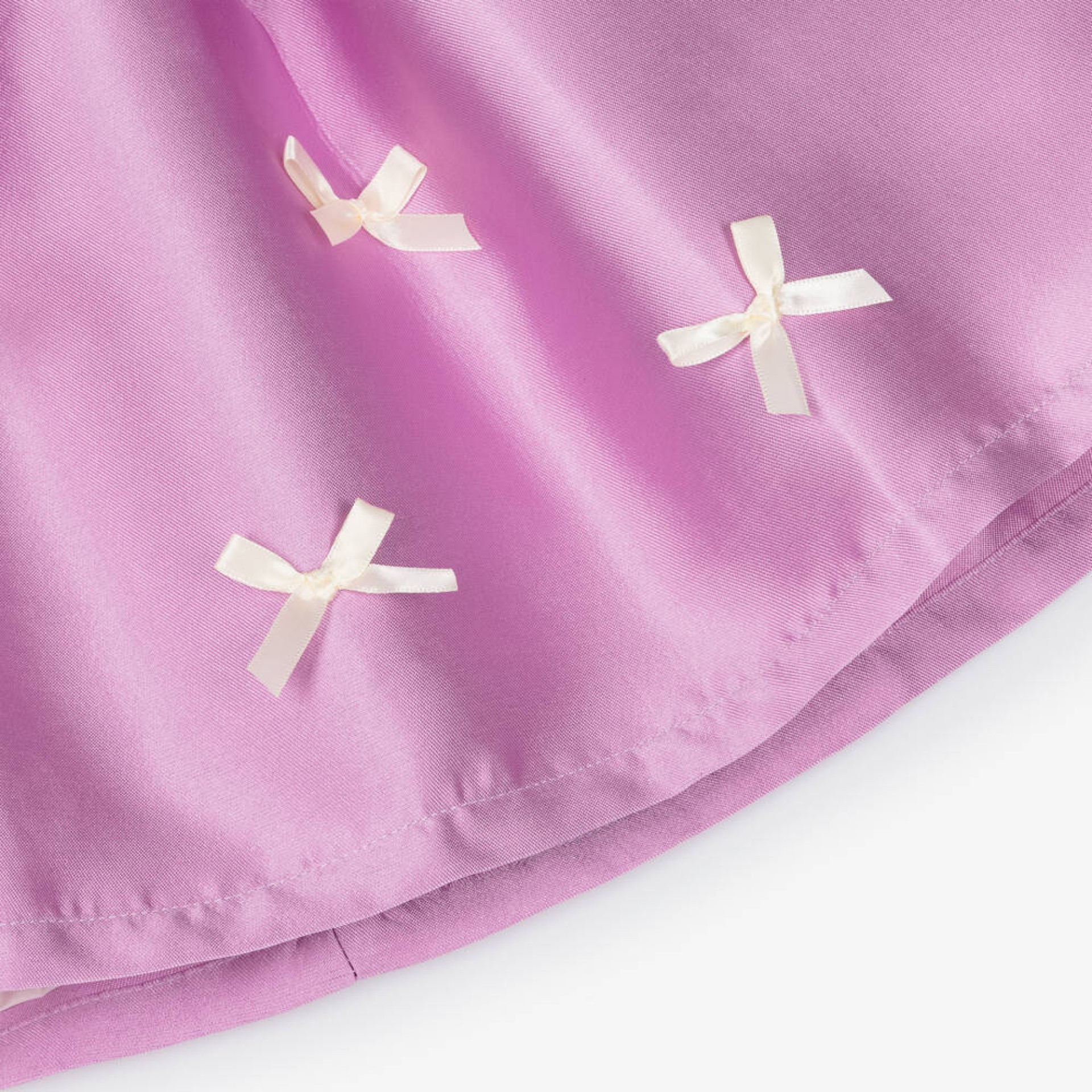 Vestido lilás com laços