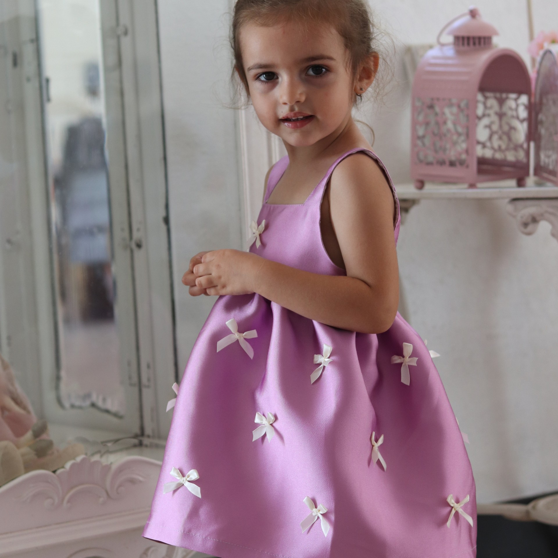 Vestido lilás com laços