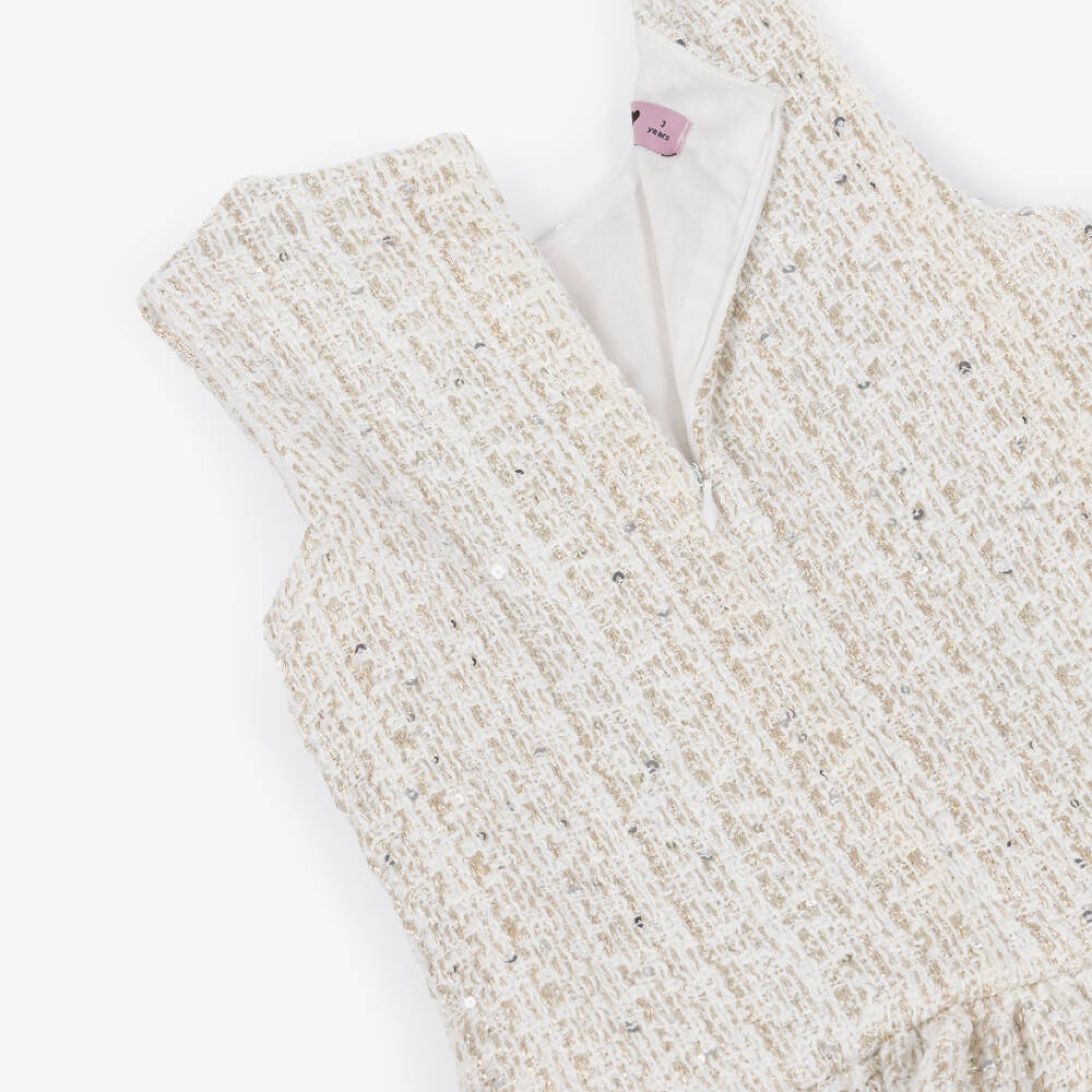 Robe en tweed crème avec des fils dorés