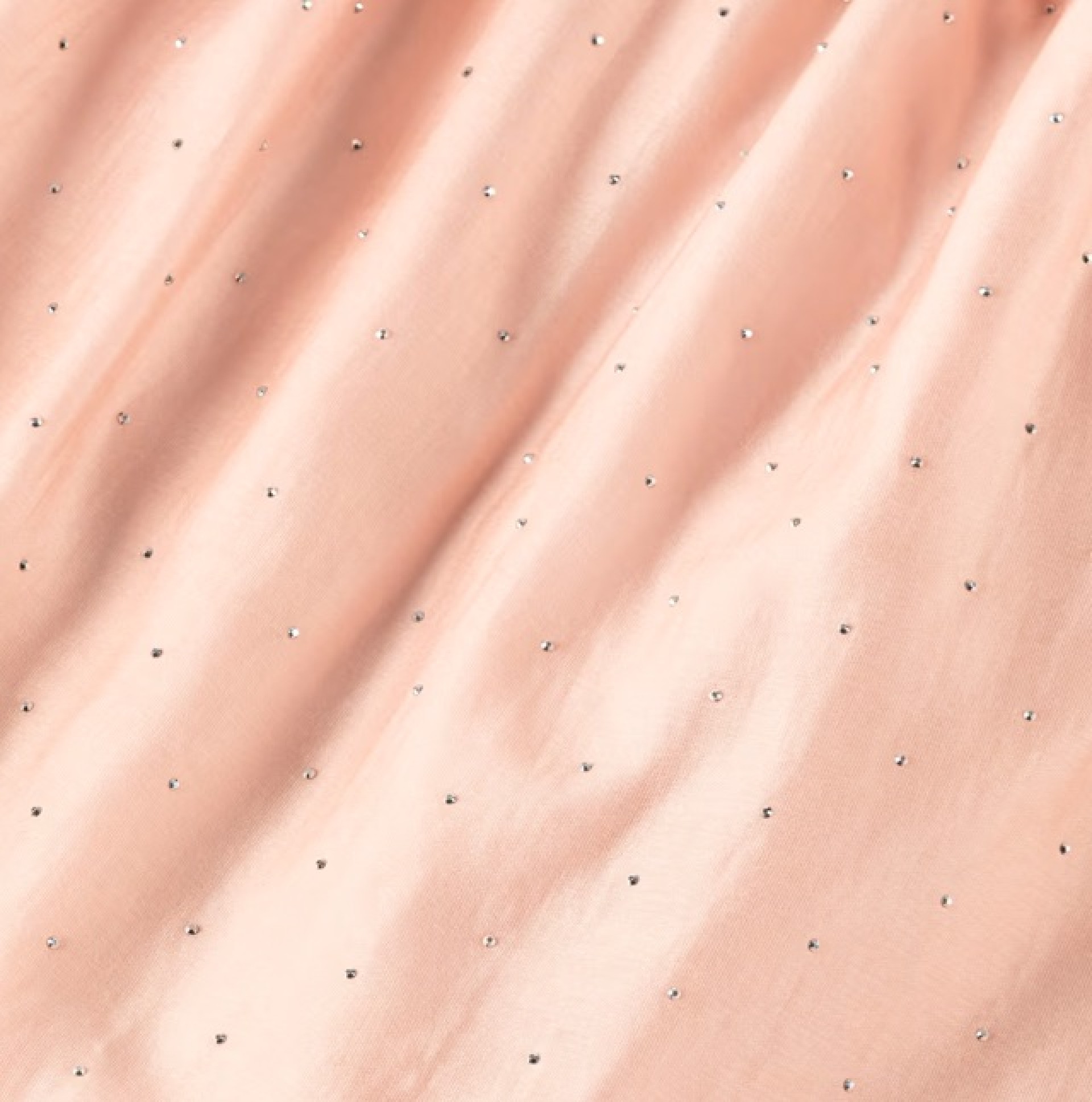 Robe en voile rose ornée de sequins et de nœuds