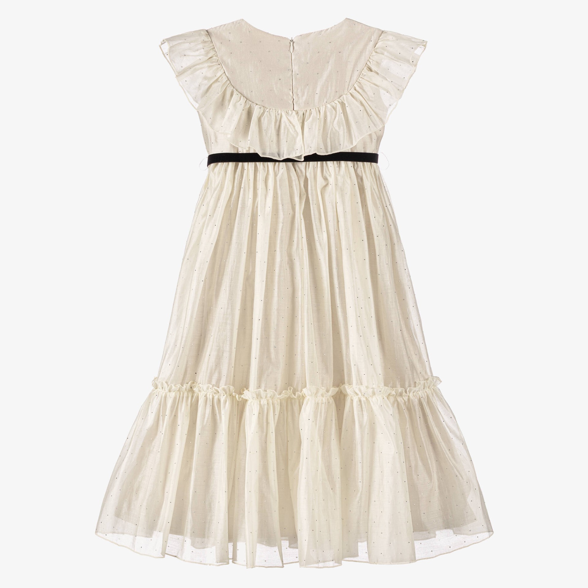 Robe en voile blanc cassé ornée de clous argentés