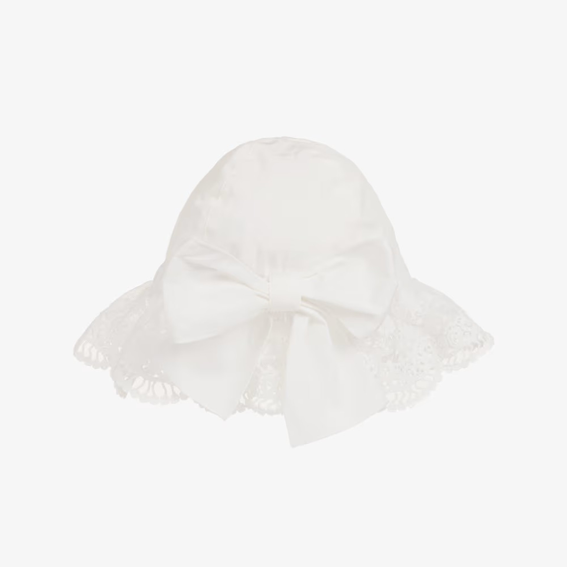 Ivory hat with tulle lace