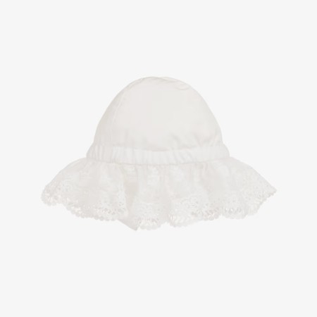 Ivory hat with tulle lace Ivory hat with tulle lace