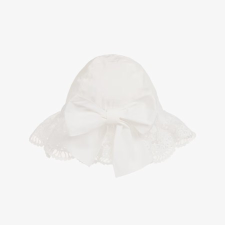 Ivory hat with tulle lace Ivory hat with tulle lace