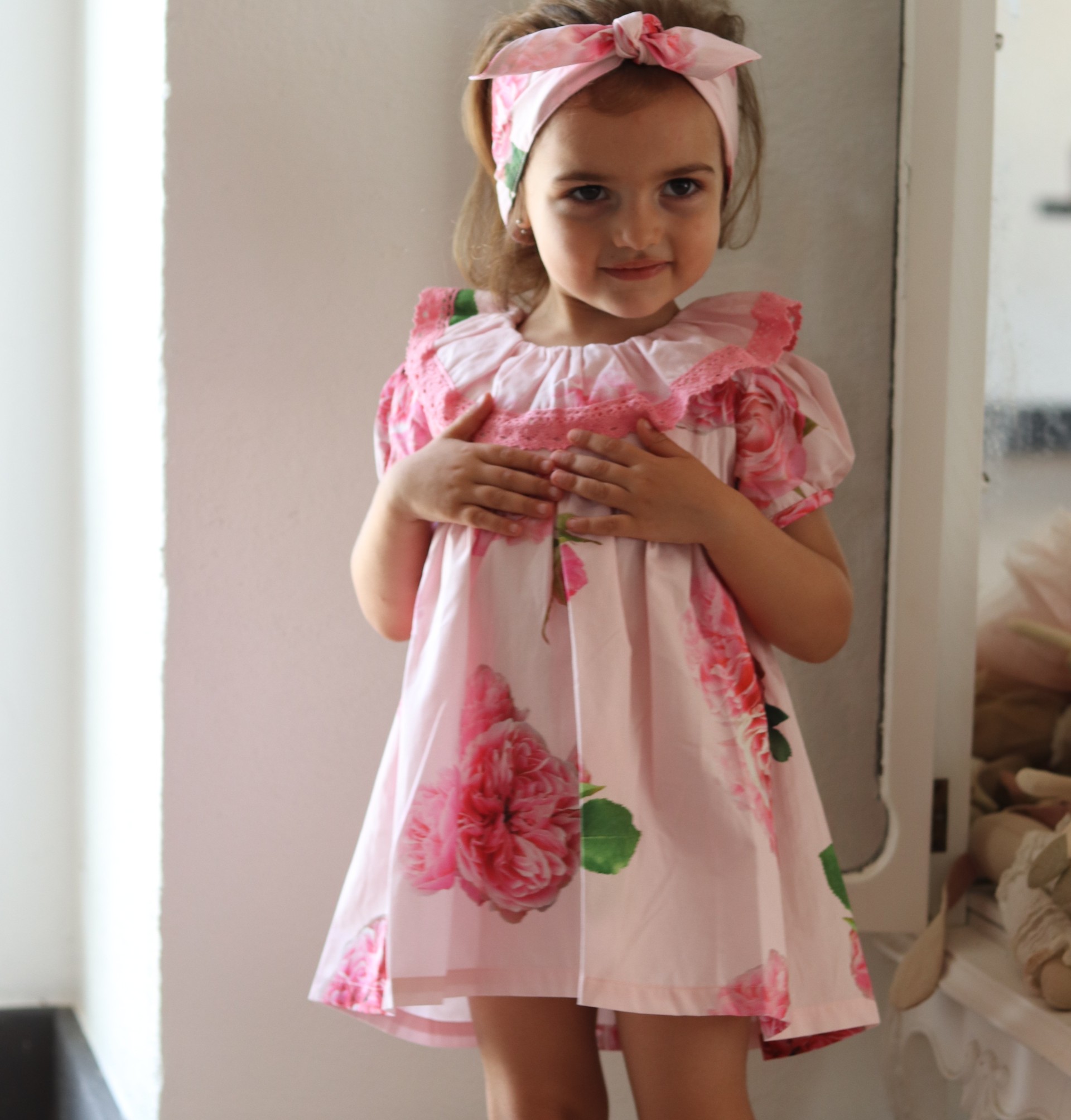 Robe rose avec dentelle rose