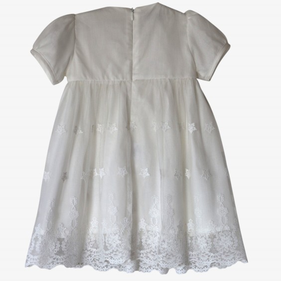 Robe en tulle orn�e de fleurs brod�es